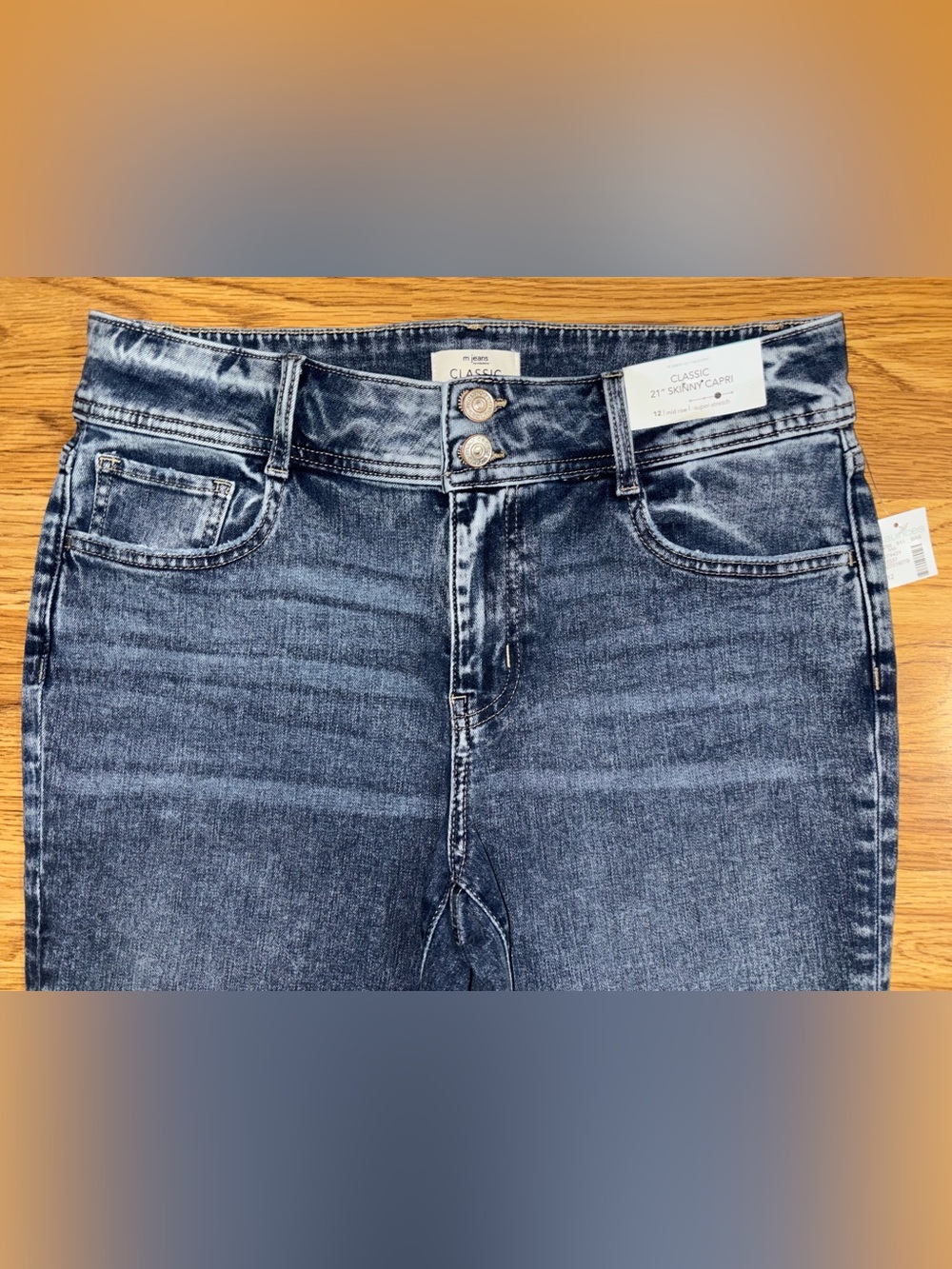 M Jeans By Maurices Classic 21 Inch Cuffed Denim Capri Women’s Size 12 Acid Wash - Picture 2 of 16